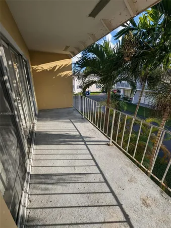 $1,950 | 7360 Southwest 82nd Street, Unit E202, Miami, FL 33143