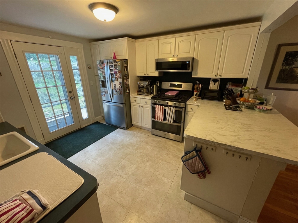 20 Oak Road Medford, MA 02155 - Photo 8 of 28