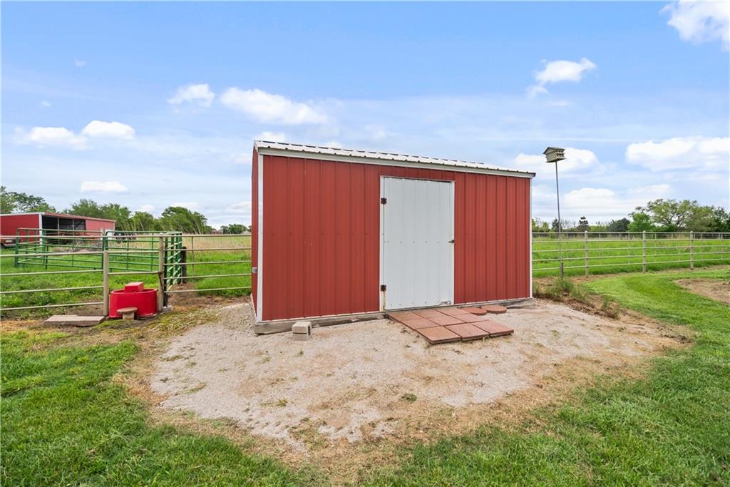 1504 17000 Road Parsons, KS 67357 - Photo 70 of 90