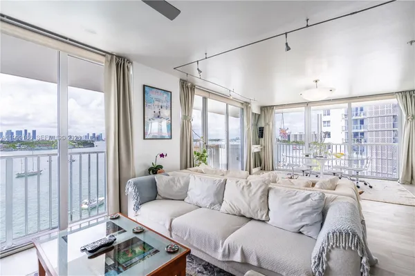 $5,750 | 800 West Avenue, Unit 946, Miami Beach, FL 33139