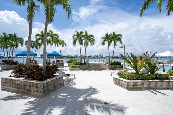 $5,750 | 800 West Avenue, Unit 946, Miami Beach, FL 33139