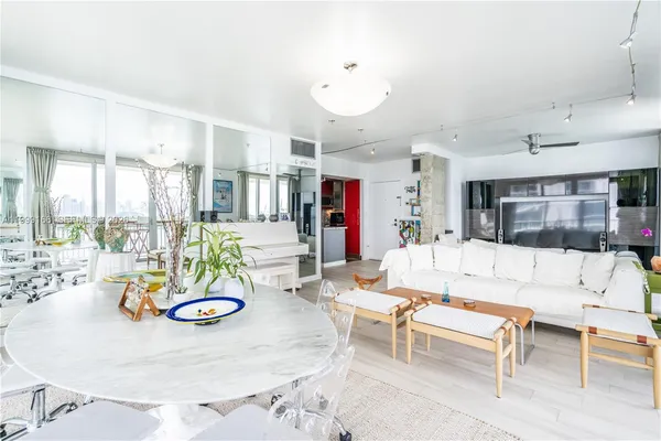 $5,750 | 800 West Avenue, Unit 946, Miami Beach, FL 33139