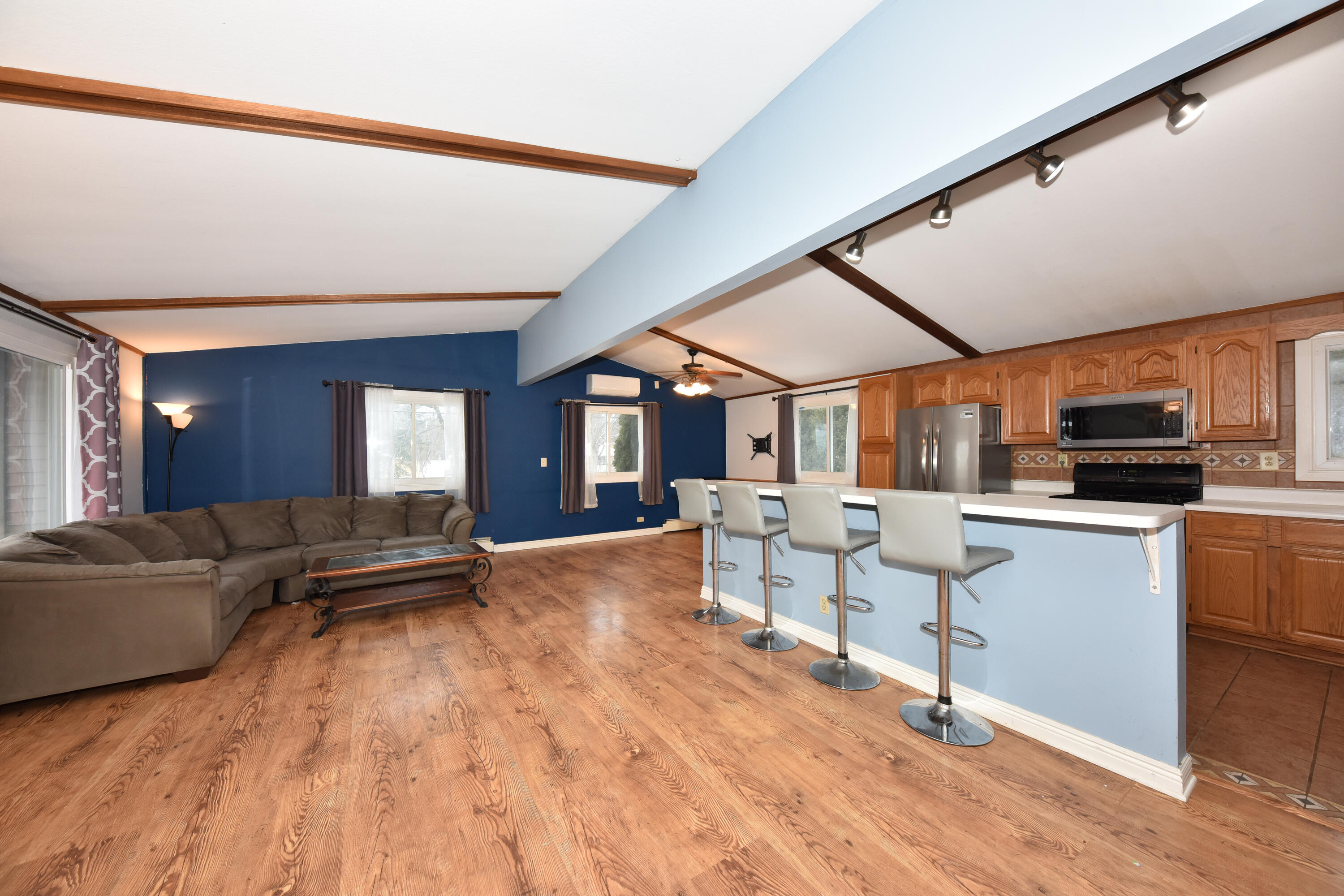 10156 South Nicholson Road Oak Creek, WI 53154 - Photo 2 of 37 5