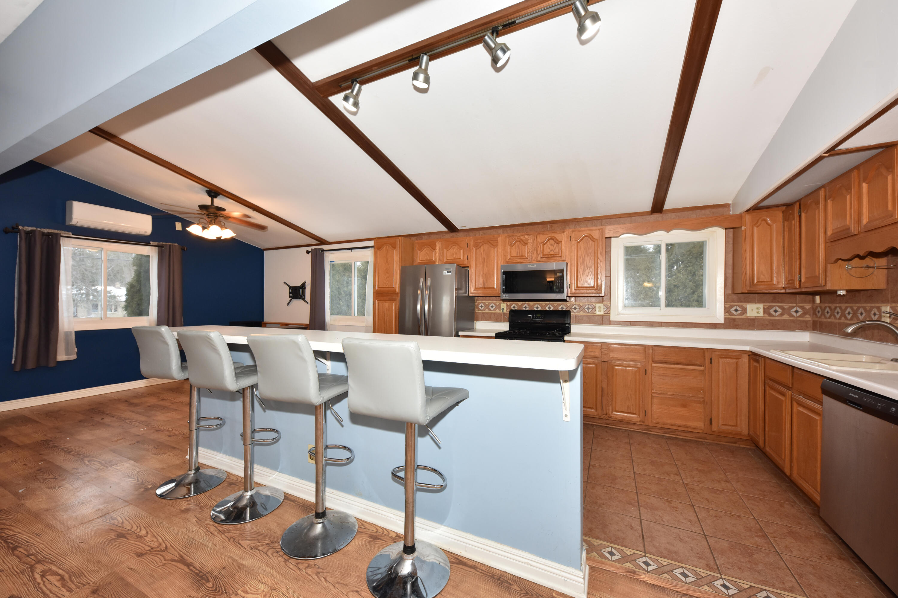 10156 South Nicholson Road Oak Creek, WI 53154 - Photo 8 of 37 11