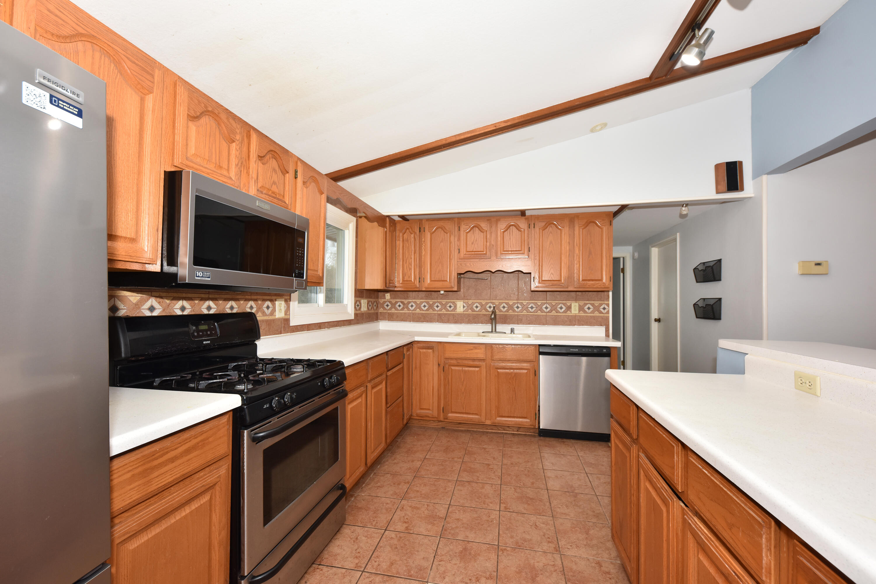 10156 South Nicholson Road Oak Creek, WI 53154 - Photo 10 of 37 13