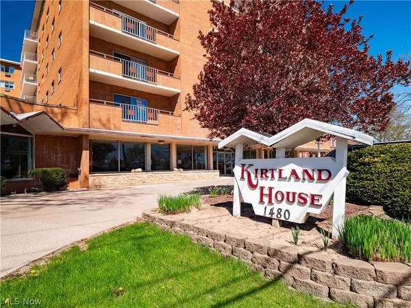 $70,000 | 1480 Warren Road, Unit 302, Lakewood, OH 44107