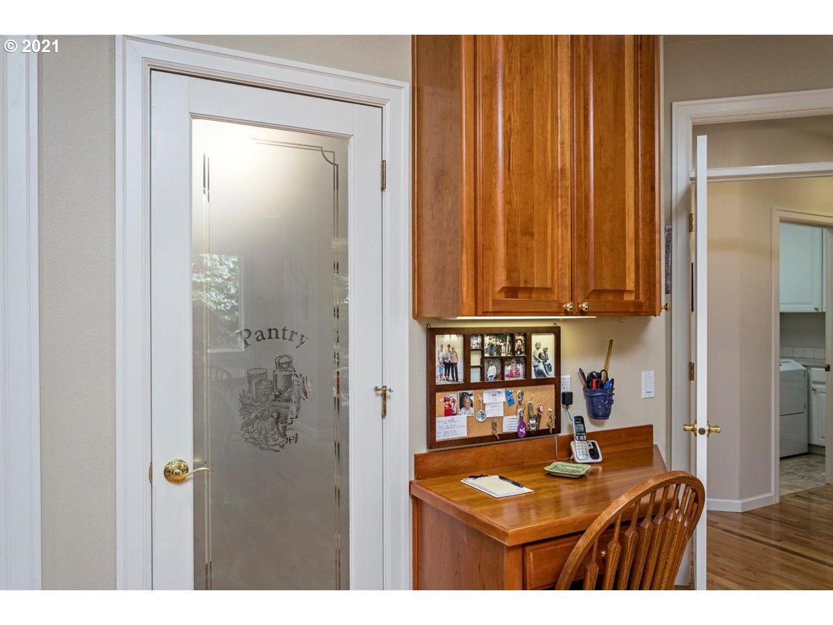 11799 Southwest Aspen Ridge Drive Tigard, OR 97224 - Photo 11 of 32 Pantry