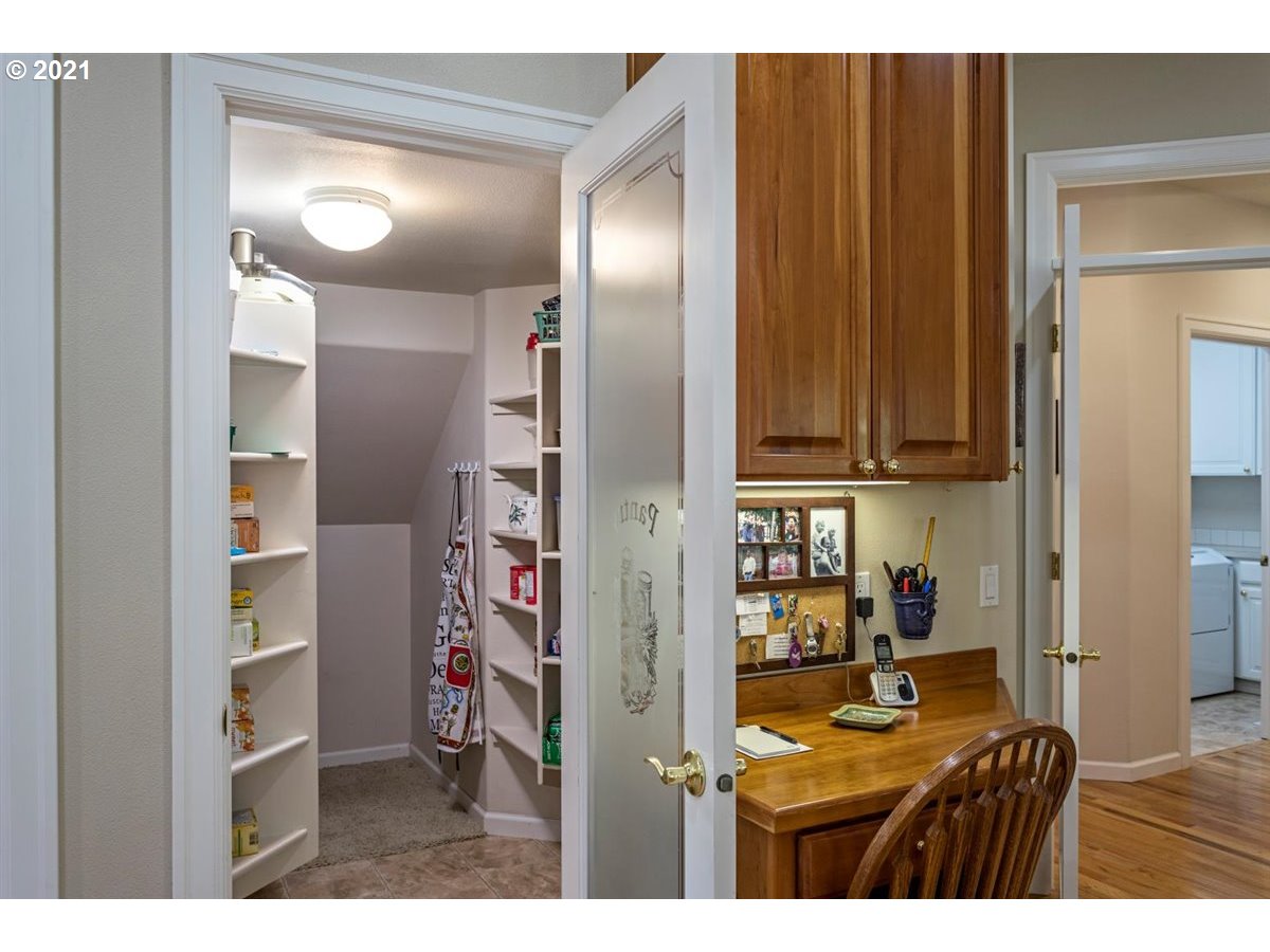 11799 Southwest Aspen Ridge Drive Tigard, OR 97224 - Photo 12 of 32 Pantry