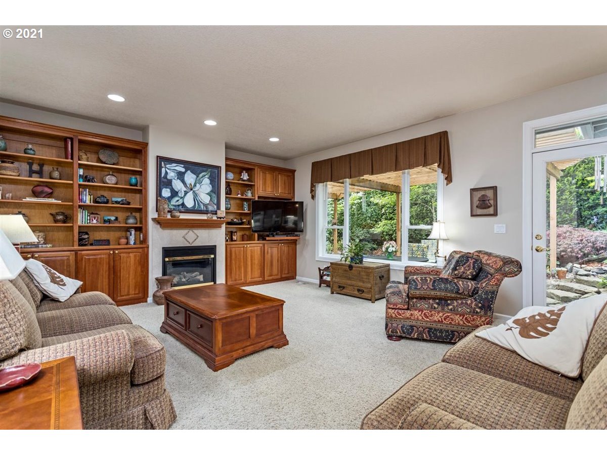 11799 Southwest Aspen Ridge Drive Tigard, OR 97224 - Photo 14 of 32 Family Room