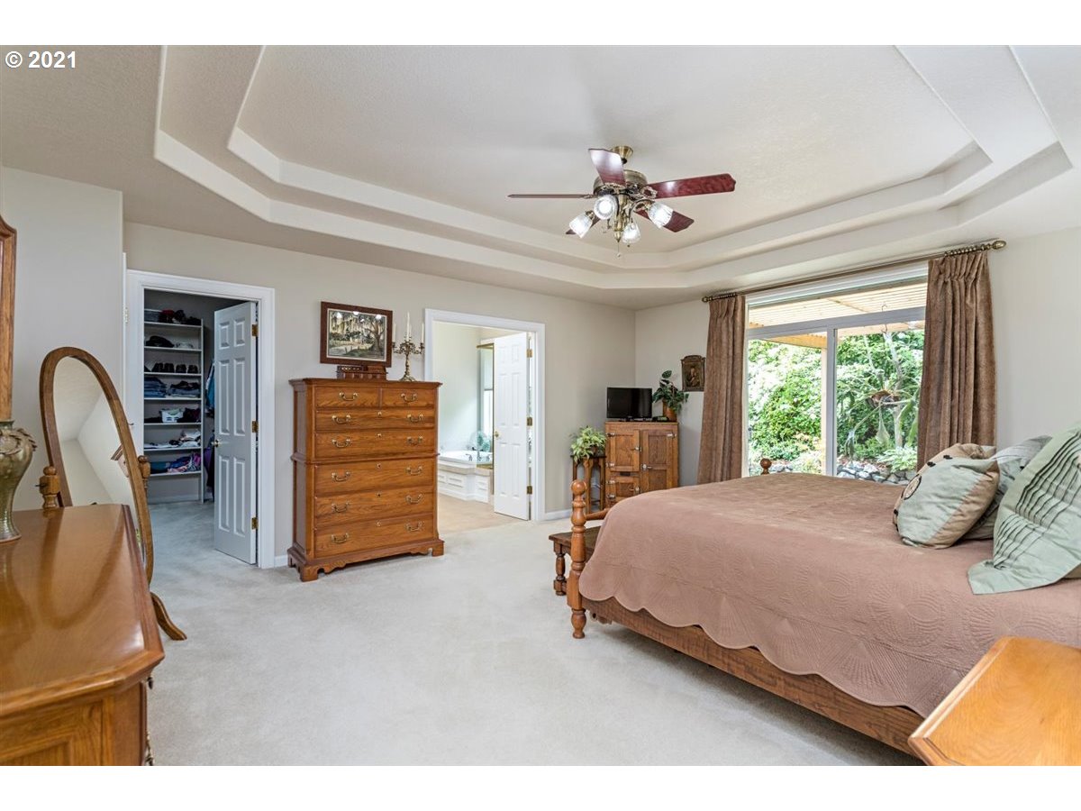 11799 Southwest Aspen Ridge Drive Tigard, OR 97224 - Photo 17 of 32 Bedroom, Primary