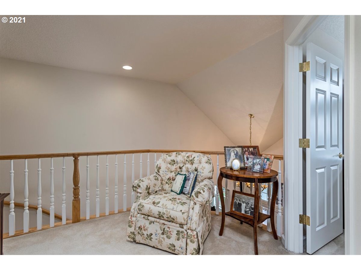 11799 Southwest Aspen Ridge Drive Tigard, OR 97224 - Photo 22 of 32 Hallway