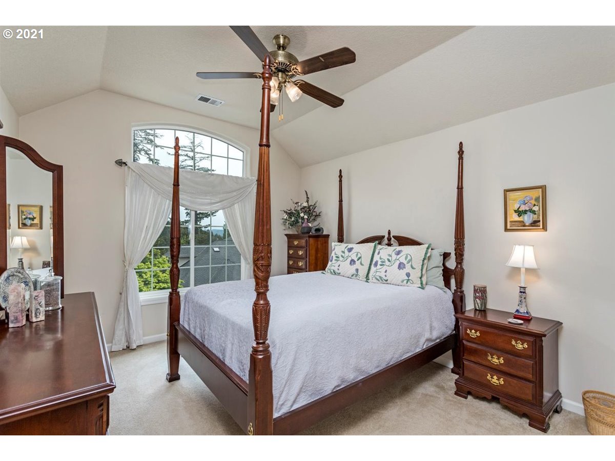 11799 Southwest Aspen Ridge Drive Tigard, OR 97224 - Photo 25 of 32 Bedroom
