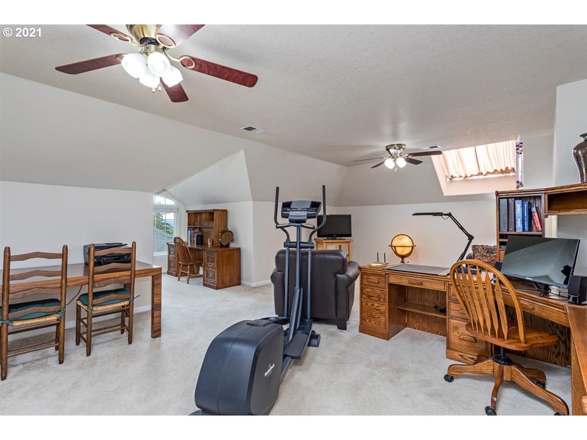 11799 Southwest Aspen Ridge Drive Tigard, OR 97224 - Photo 26 of 32 Bonus Room