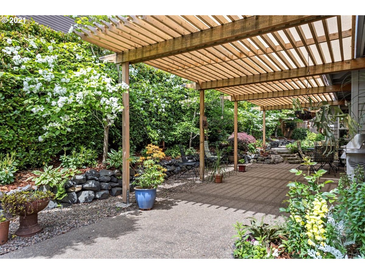 11799 Southwest Aspen Ridge Drive Tigard, OR 97224 - Photo 27 of 32 Backyard