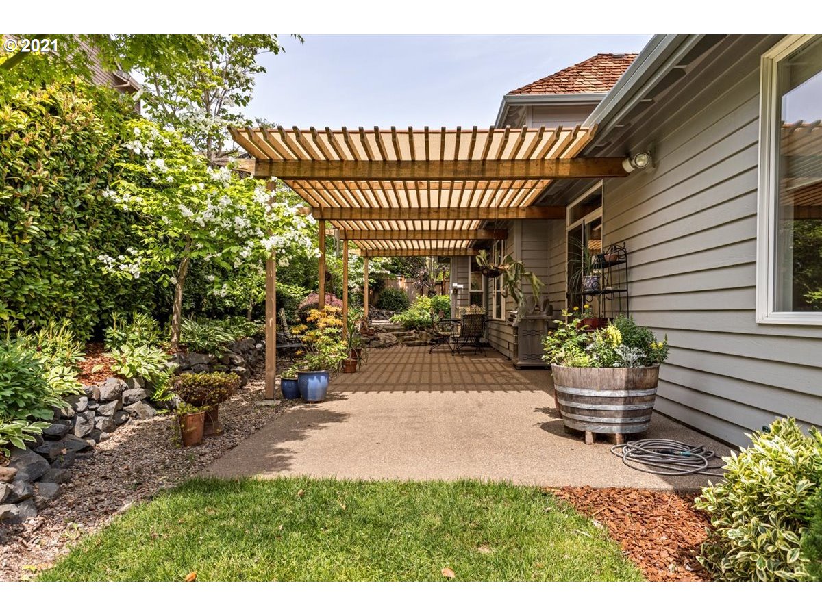 11799 Southwest Aspen Ridge Drive Tigard, OR 97224 - Photo 28 of 32 Backyard
