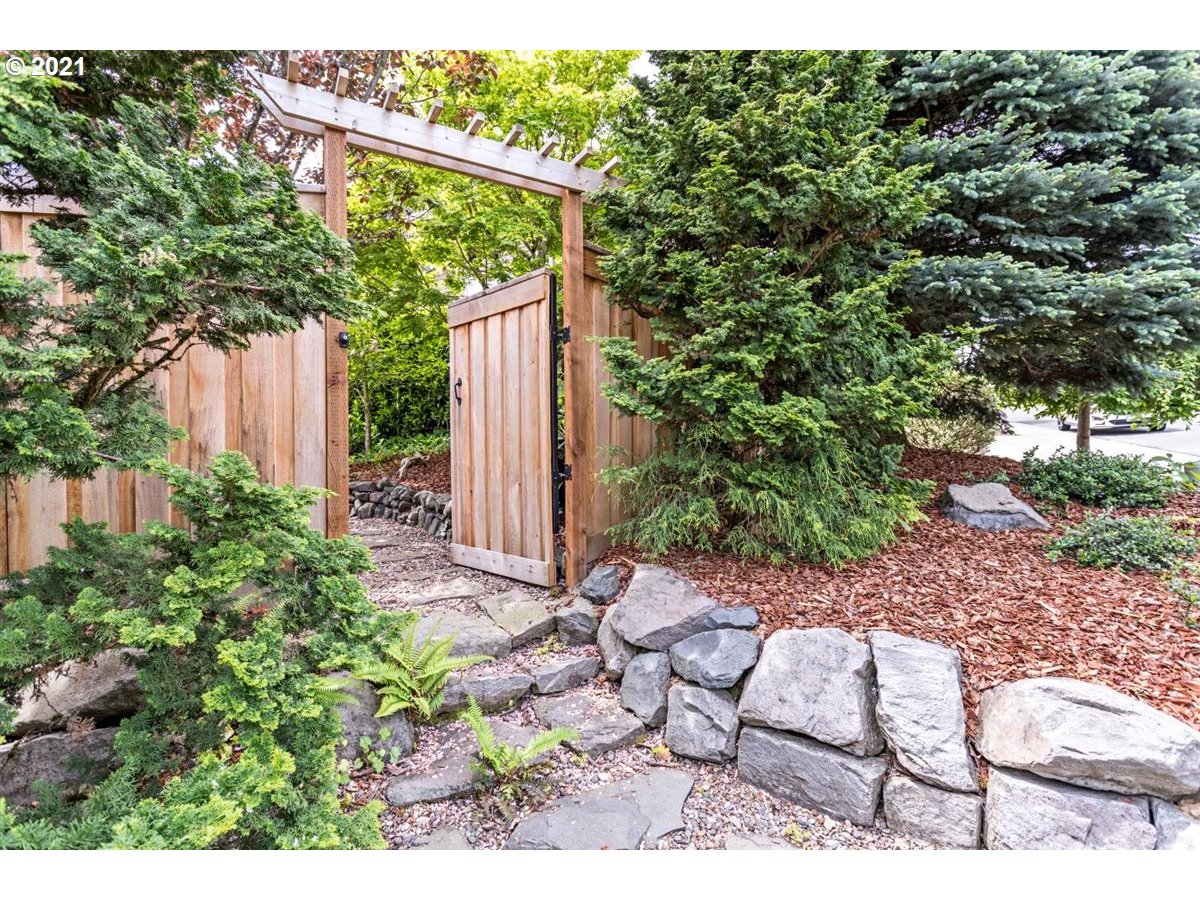 11799 Southwest Aspen Ridge Drive Tigard, OR 97224 - Photo 29 of 32 Backyard