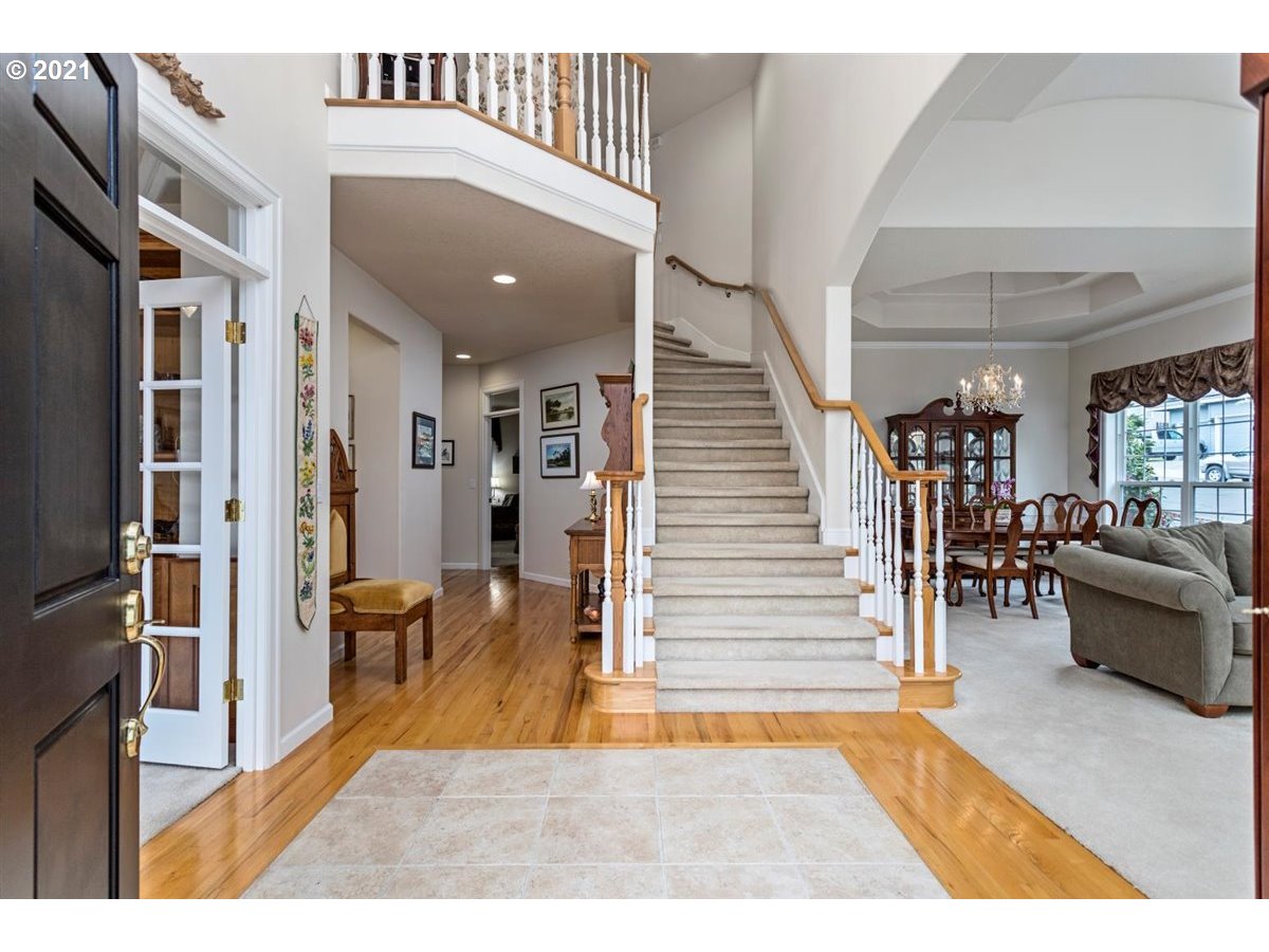11799 Southwest Aspen Ridge Drive Tigard, OR 97224 - Photo 3 of 32 Entrance/Foyer
