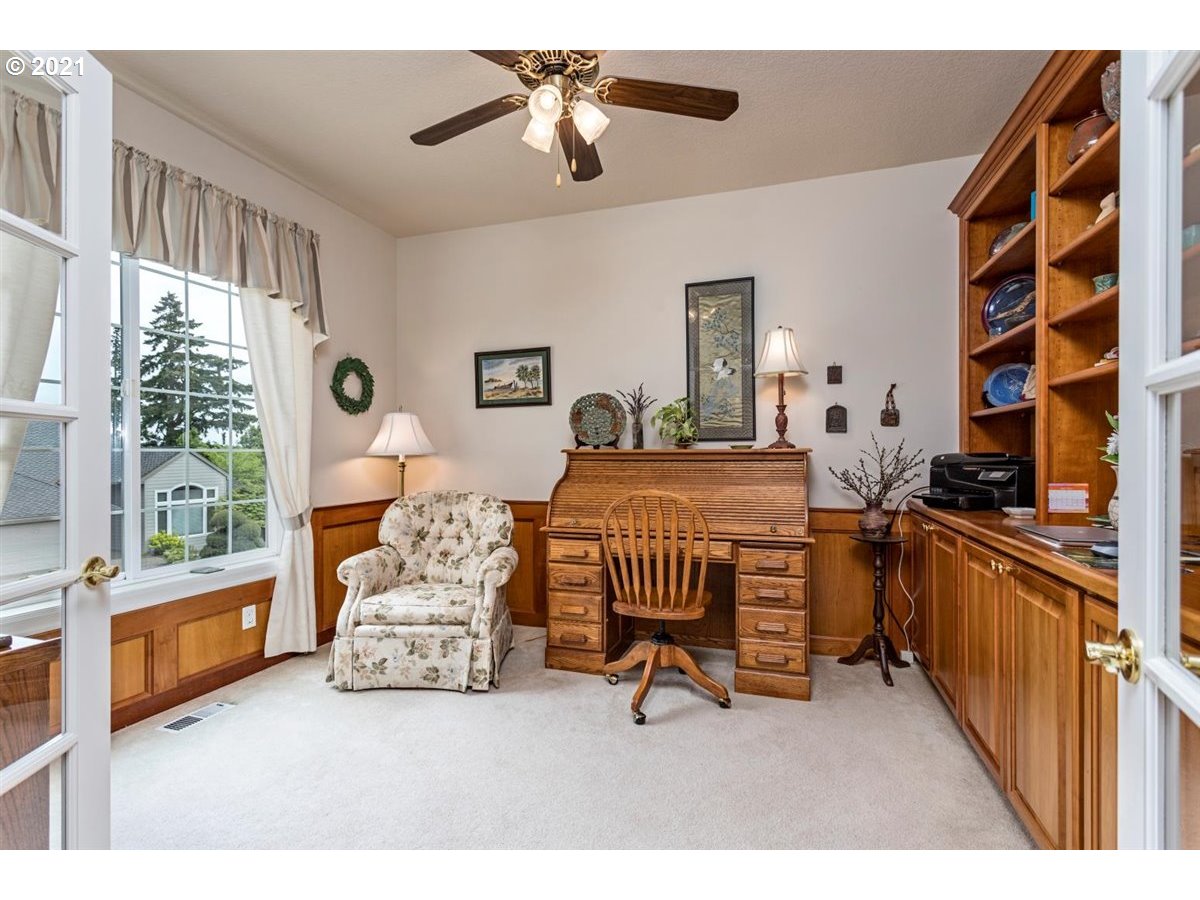 11799 Southwest Aspen Ridge Drive Tigard, OR 97224 - Photo 5 of 32 Den/Office