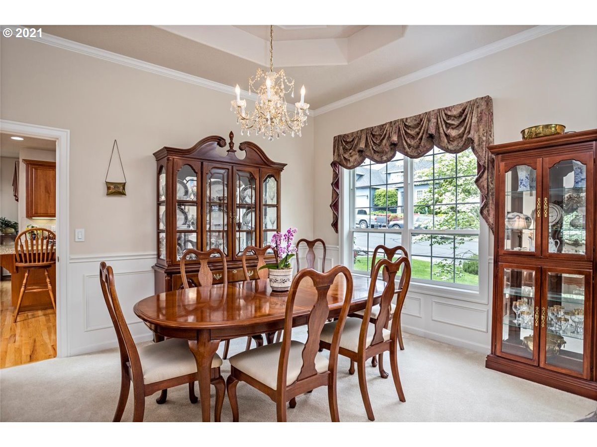11799 Southwest Aspen Ridge Drive Tigard, OR 97224 - Photo 8 of 32 Dining Room
