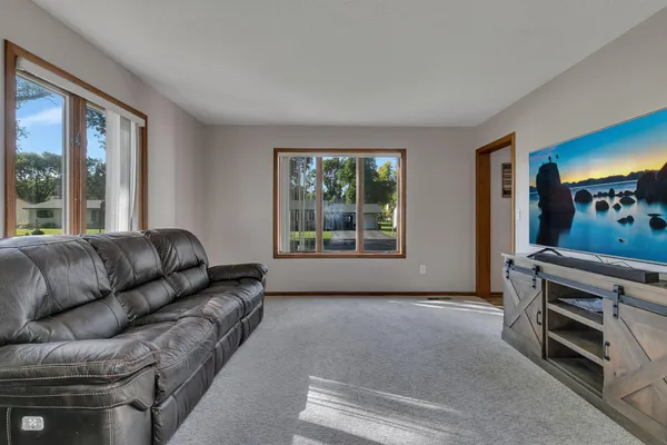 $250,000 | 706 7th Avenue Northwest, Clara City, MN 56222