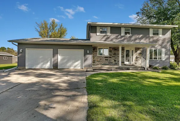 $250,000 | 706 7th Avenue Northwest, Clara City, MN 56222
