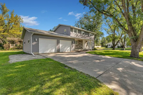 $250,000 | 706 7th Avenue Northwest, Clara City, MN 56222