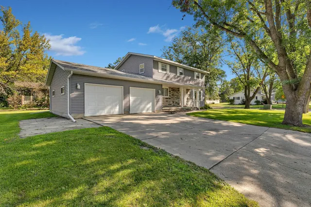 $260,000 | 706 7th Avenue Northwest, Clara City, MN 56222