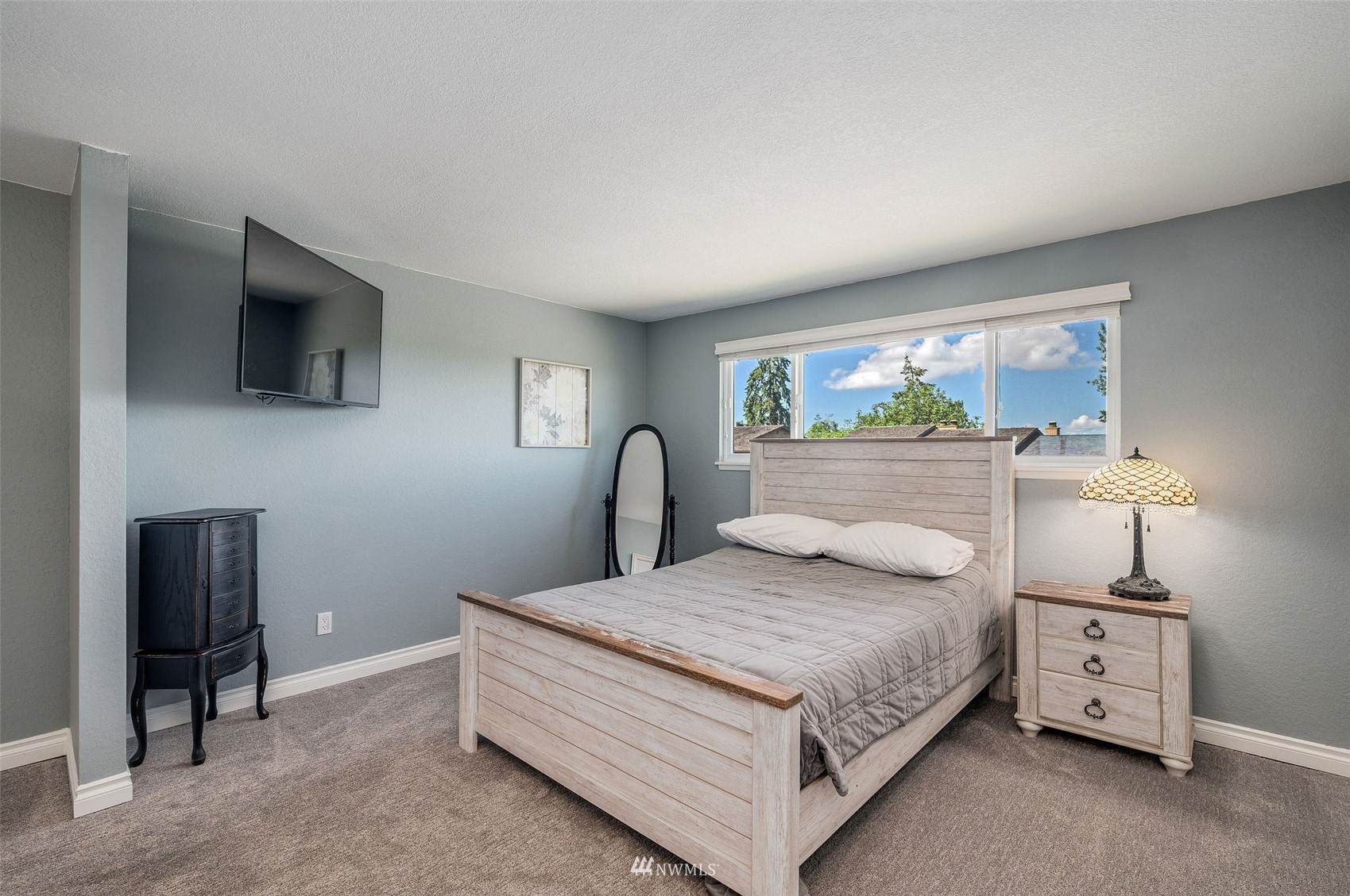 1603 Eagle Ridge Drive South, Unit D4 Renton, WA 98055 - Photo 21 of 30 a bedroom with a bed and a tv