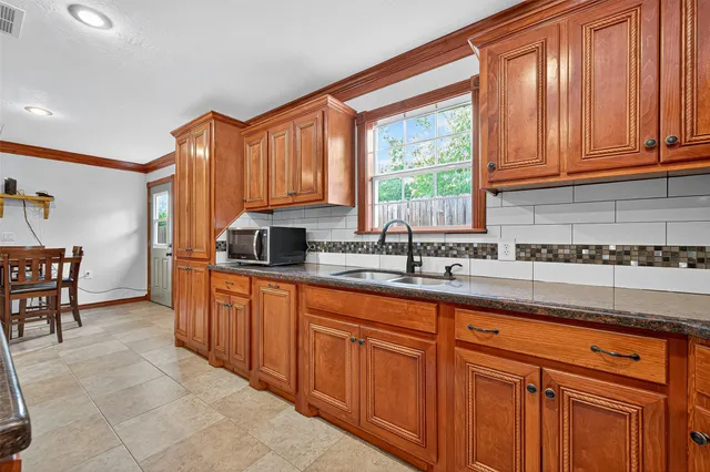 $280,000 | 403 White Street, Madisonville, TX 77864