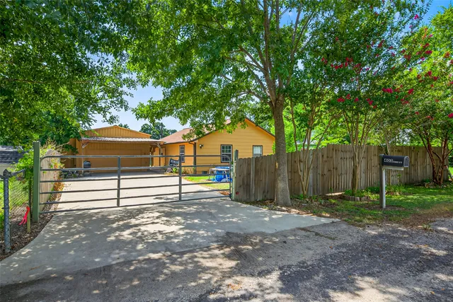 $280,000 | 403 White Street, Madisonville, TX 77864