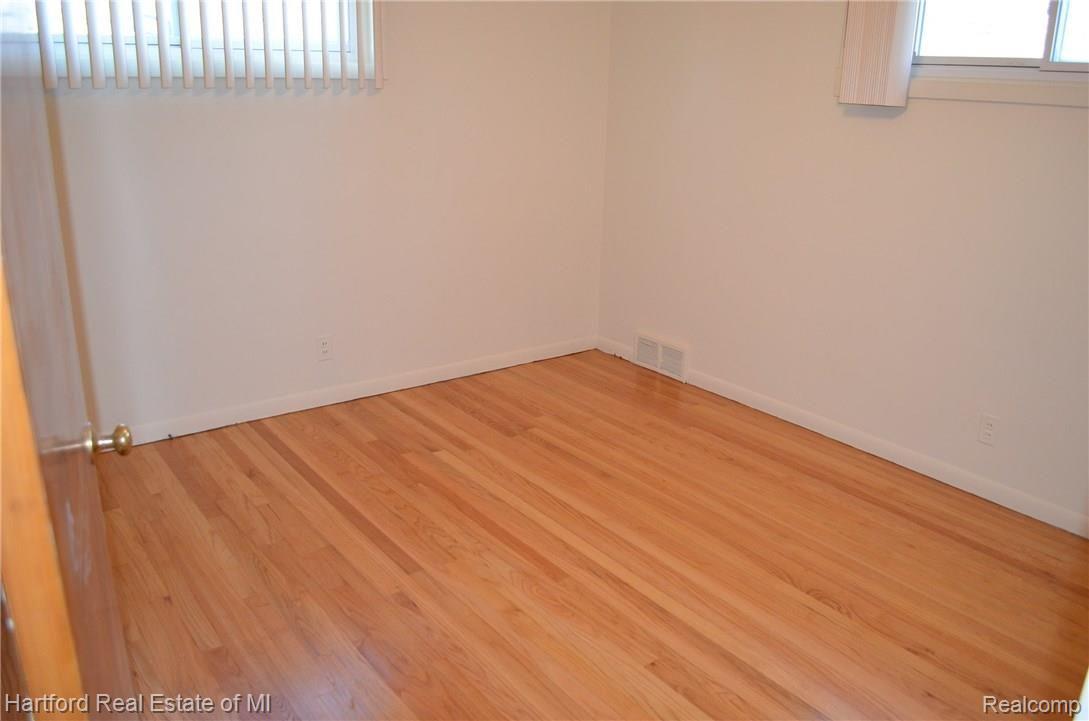 28385 Farmington Road Farmington, MI 48334 - Photo 10 of 15 DSC_0506.JPG