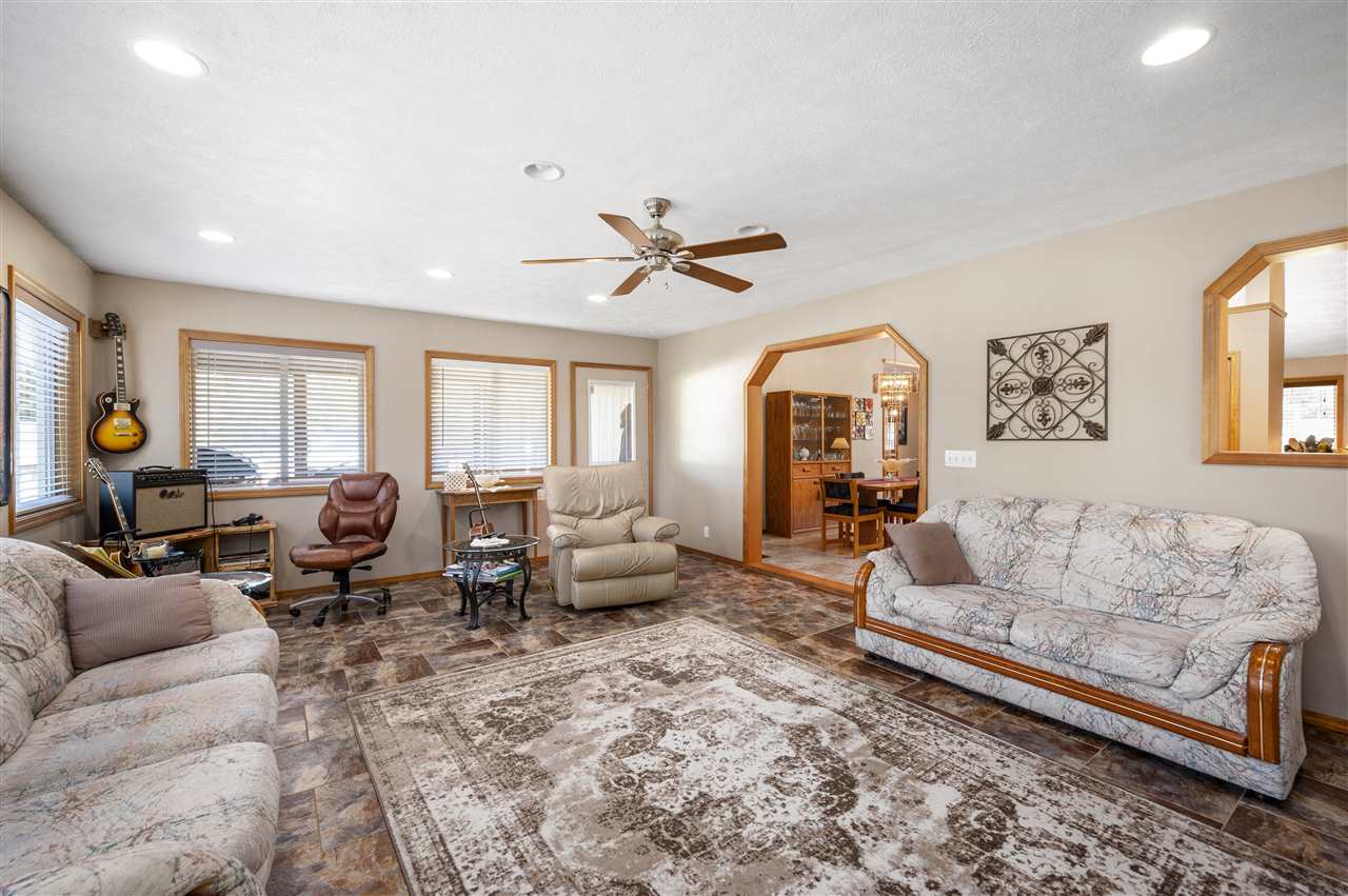 212 West Chattaroy Road Colbert, WA 99005 - Photo 11 of 31