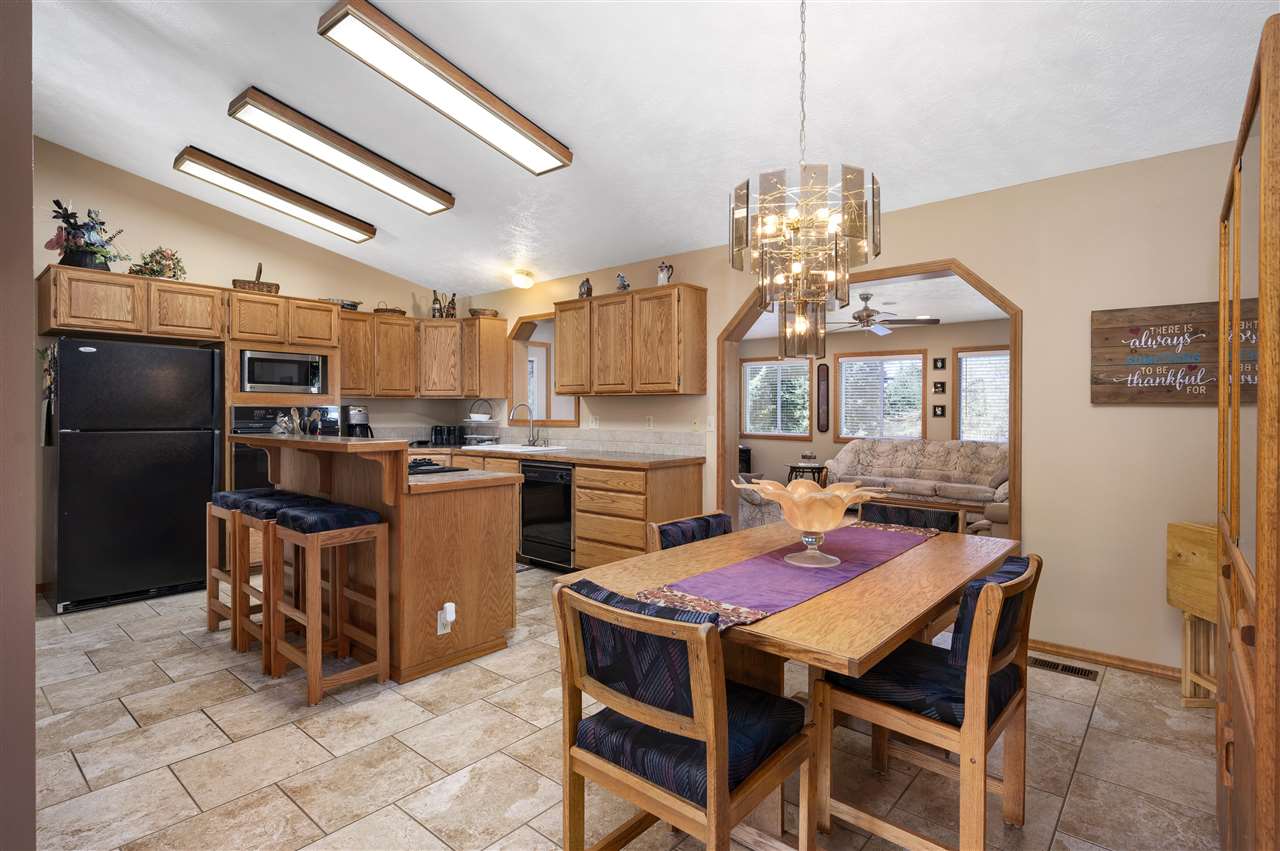 212 West Chattaroy Road Colbert, WA 99005 - Photo 7 of 31