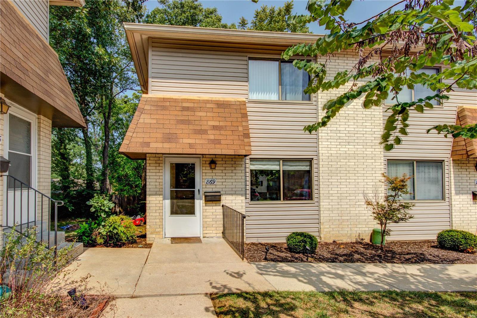 869 Portsdown Road Ballwin, MO 63011 - Photo 1 of 22 Gallery Image 1