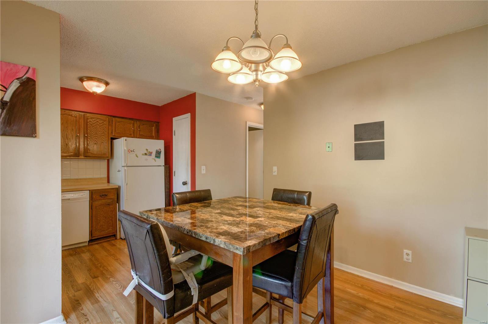 869 Portsdown Road Ballwin, MO 63011 - Photo 13 of 22 Gallery Image 13