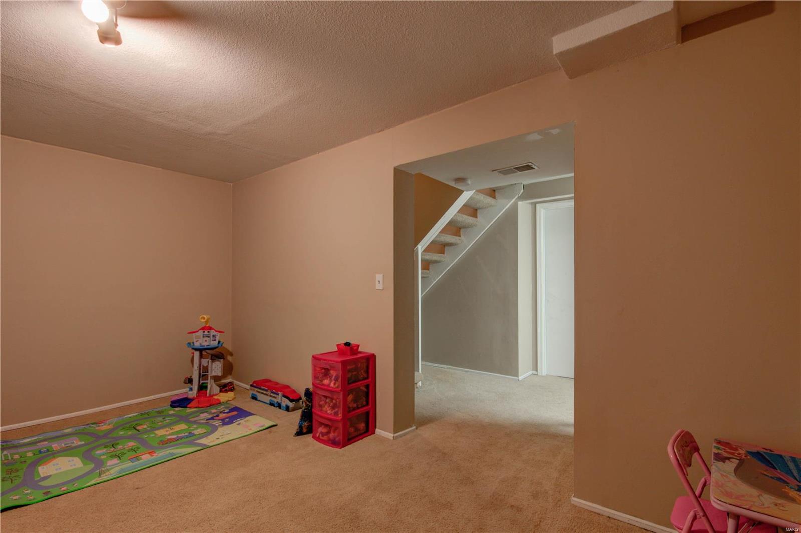 869 Portsdown Road Ballwin, MO 63011 - Photo 18 of 22 Gallery Image 18