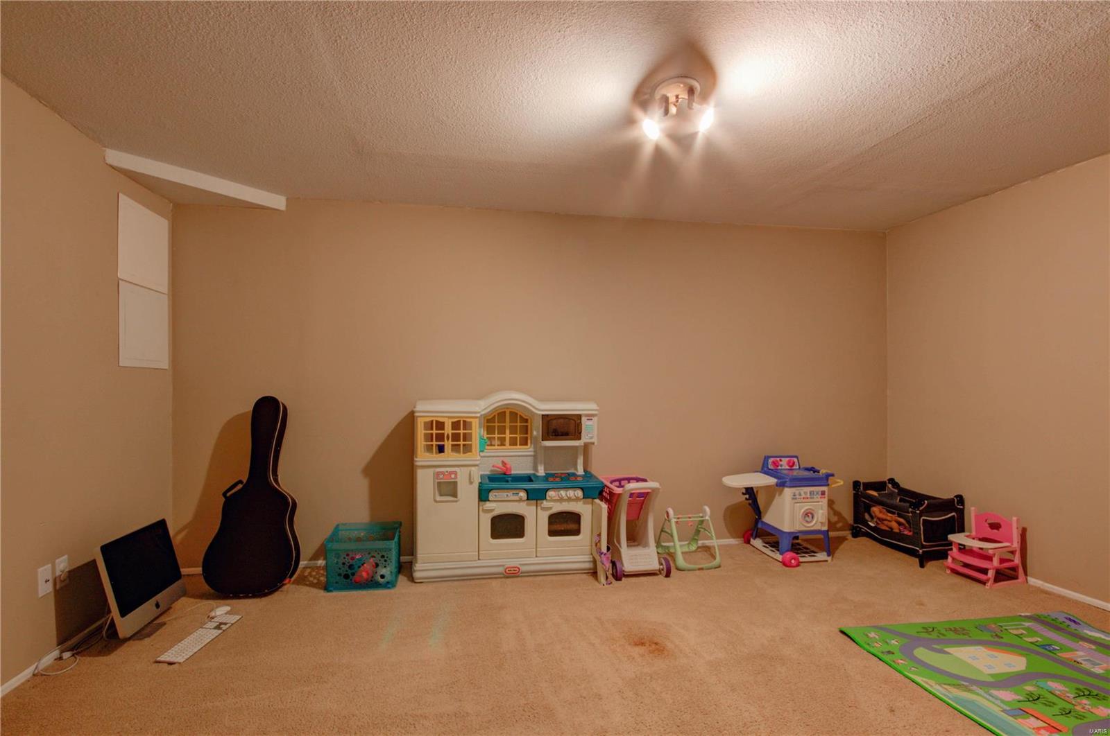 869 Portsdown Road Ballwin, MO 63011 - Photo 19 of 22 Gallery Image 19