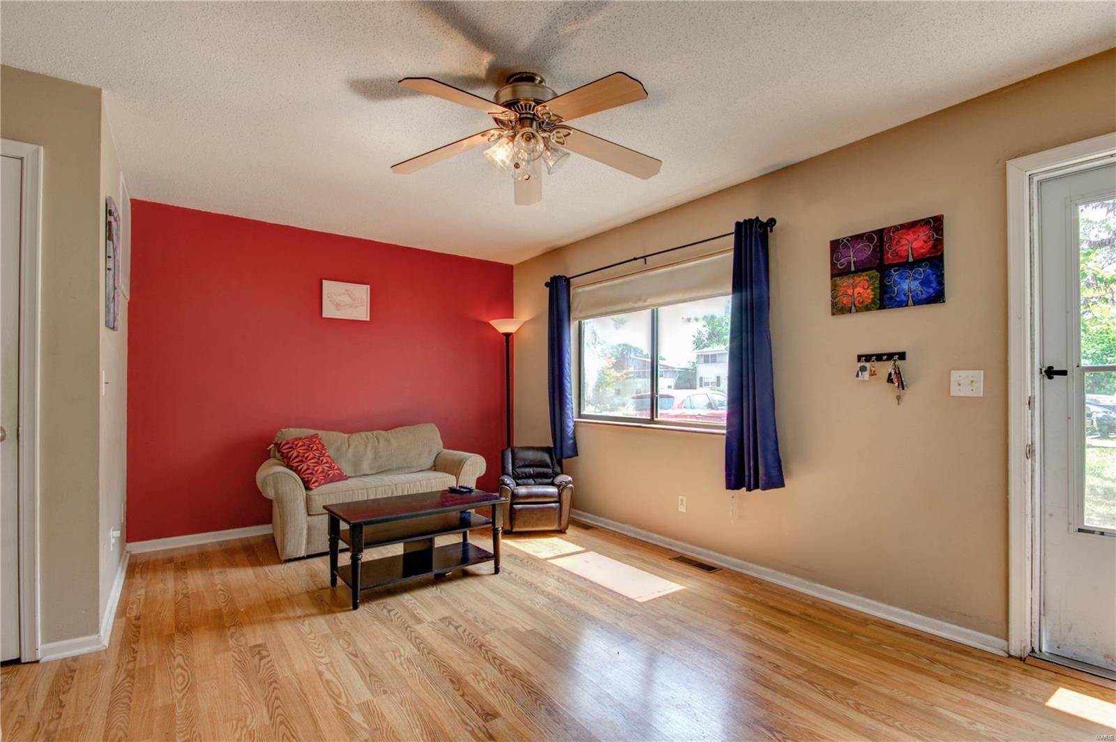 869 Portsdown Road Ballwin, MO 63011 - Photo 5 of 22 Gallery Image 5