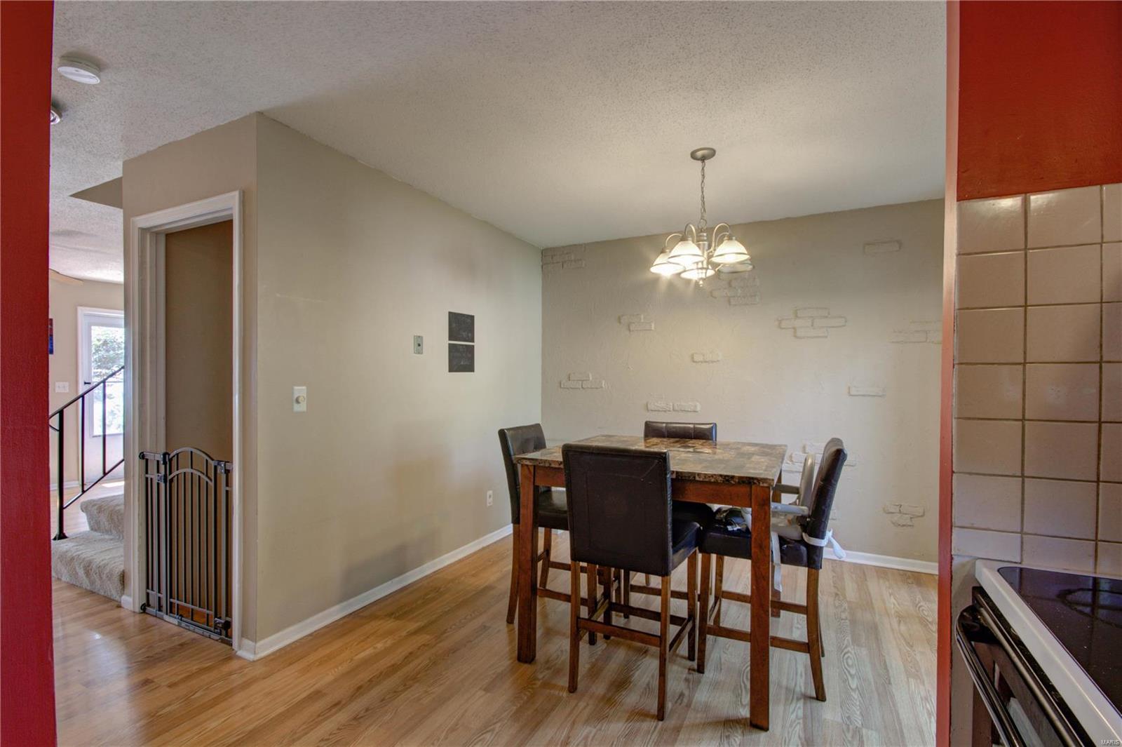 869 Portsdown Road Ballwin, MO 63011 - Photo 10 of 22 Gallery Image 10