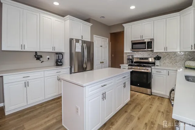 $949,900 | 6 Bering Way, Somerset, NJ 08873