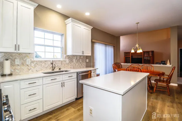 $949,900 | 6 Bering Way, Somerset, NJ 08873