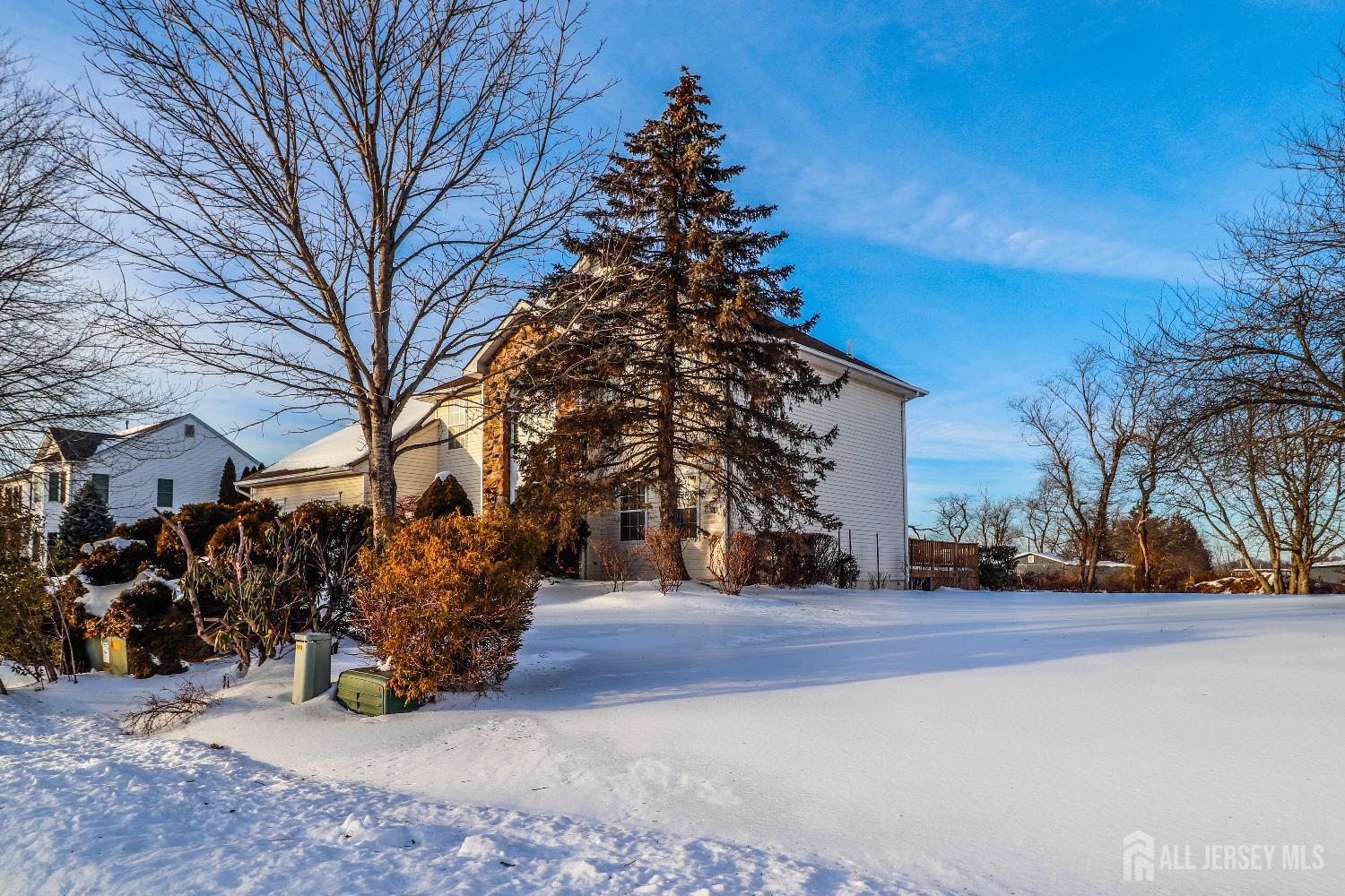 6 Bering Way Somerset, NJ 08873 - Photo 3 of 45