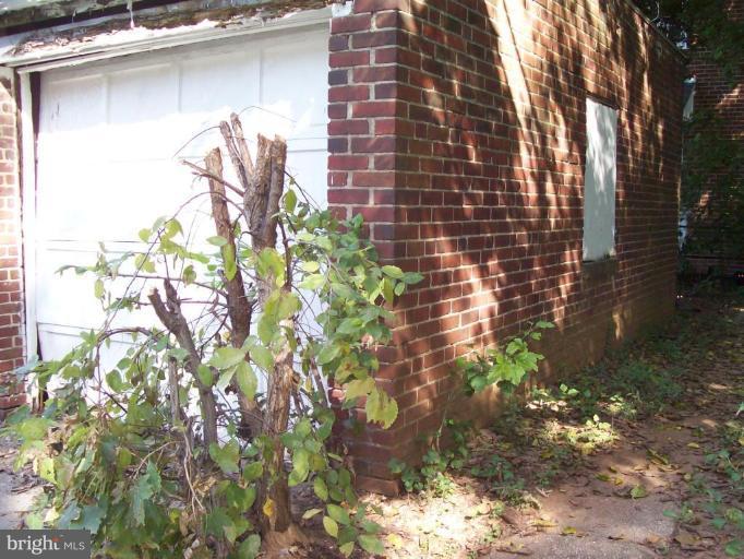 4631 Rokeby Road Baltimore, MD 21229 - Photo 4 of 7 Garage 1