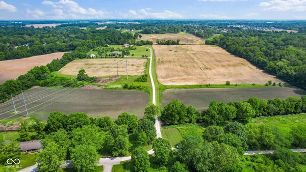 $550,000 | 6000 West Hellis Drive, Muncie, IN 47304