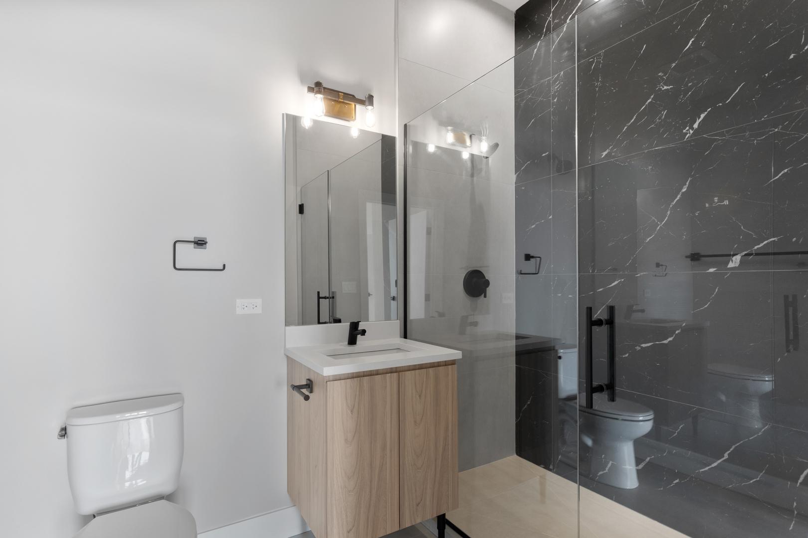 2475 West Foster Avenue, Unit 206 Chicago, IL 60625 - Photo 13 of 23