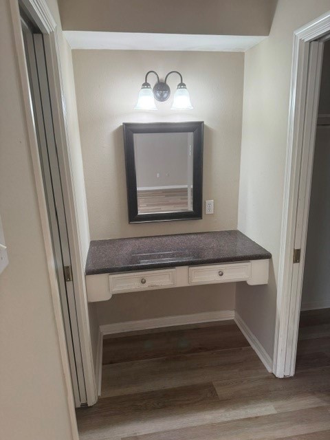 6026 Coral Ridge Road Houston, TX 77069 - Photo 20 of 34 Primary bedroom with spacious granite counters and two closets.