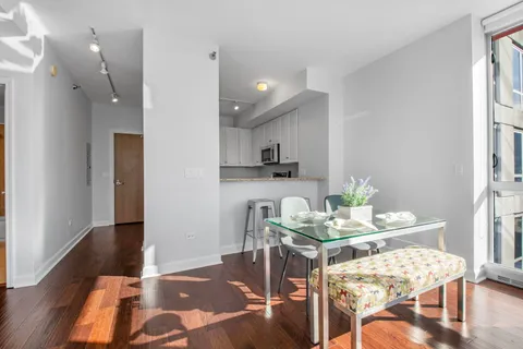 $390,000 | 1841 South Calumet Avenue, Unit 908, Chicago, IL 60616