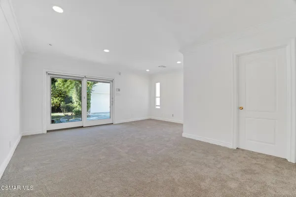 $4,975 | 6045 Sunnyslope Avenue, Van Nuys, CA 91401