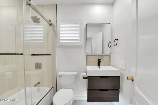 $4,975 | 6045 Sunnyslope Avenue, Van Nuys, CA 91401