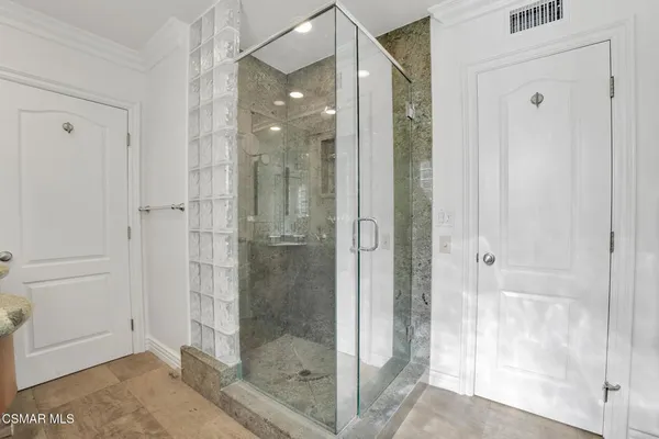 $4,975 | 6045 Sunnyslope Avenue, Van Nuys, CA 91401